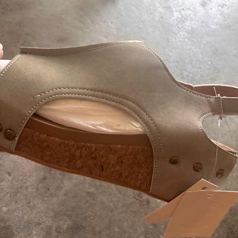 Stylish Tan Women's Sandals